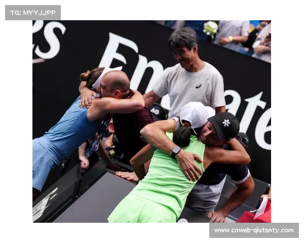 张帅梅尔滕斯组合夺得澳网女双冠军张帅收获第三座大满贯女双奖杯